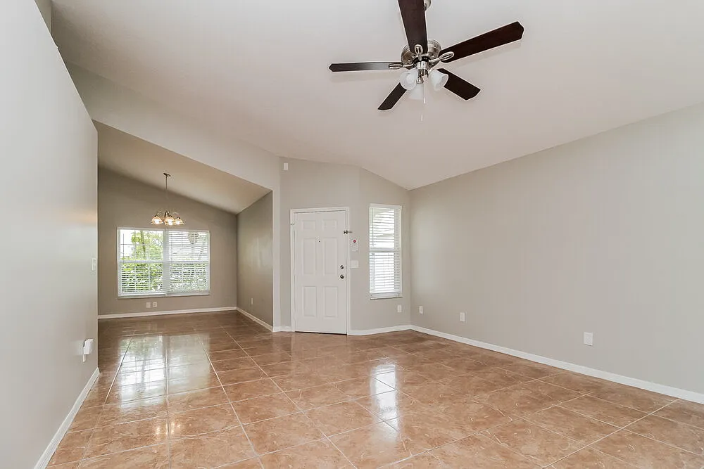 3 bed, 2.0 bath, 1325 sqft, $2,370 — Photo 4