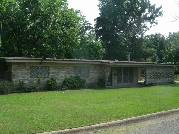 1030 Louise Ln, Wake Village, TX 75501