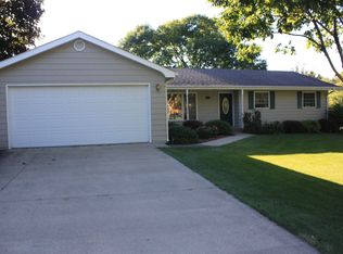 1409 W 2nd St, Pella, IA 50219