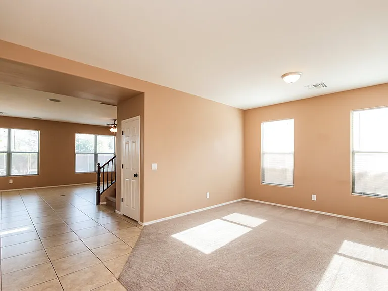6303 S 43rd Dr — Photo 2