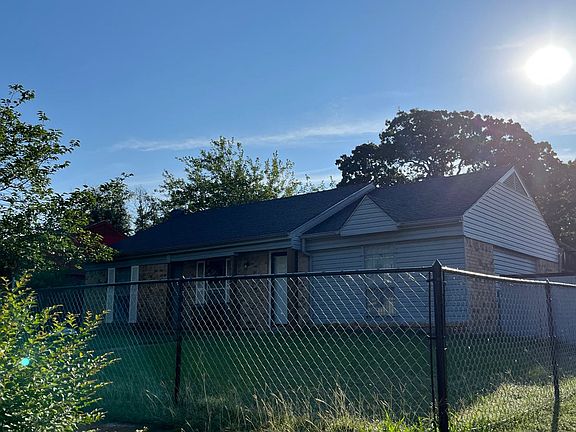 2nd image of 1504 Pebblewood Dr