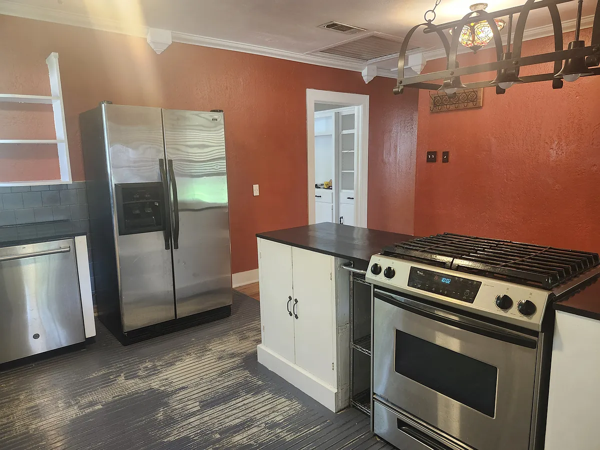 Kitchen - 1714 College Dr