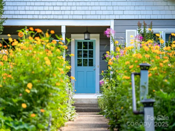 85 Wild Cherry Rd, Asheville, NC 28804