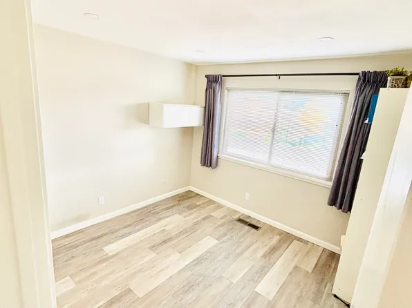 1129 Admiralty Ln, Alameda, CA 94502