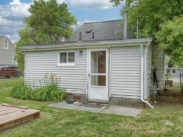 22395 Columbus Ave — Photo 20