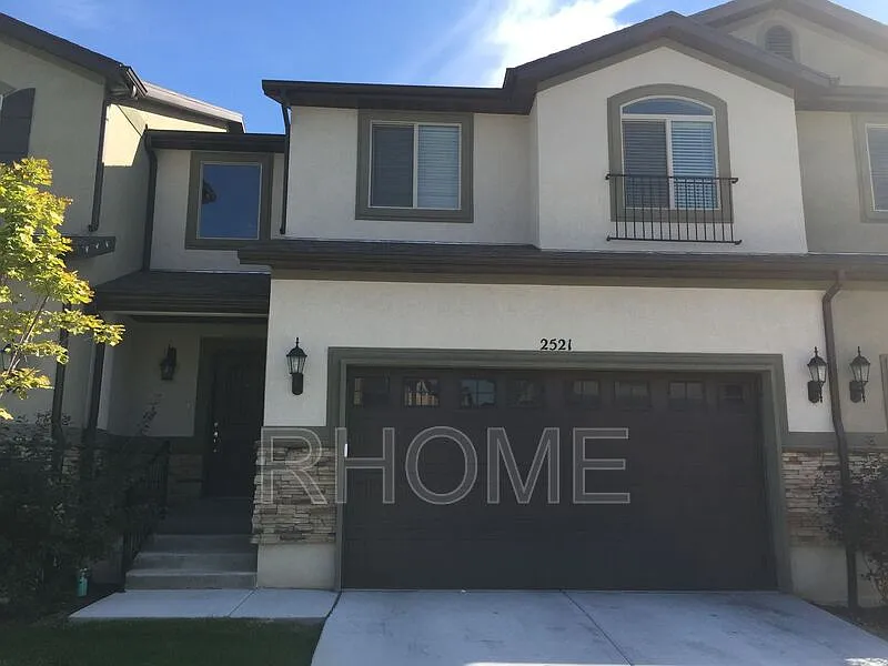 3 bed, 2.5 bath, 2407 sqft, $2,249 — Photo 1