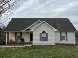 241 Hickory Ln, Lafayette, TN 37083