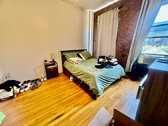 Rented by R New York