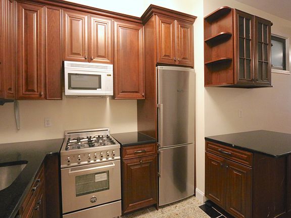 4th image of 661 Washington St APT 2rn