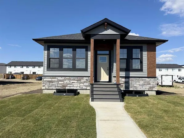 25 S Ian Way, Sylvan Lake, AB T4S 0W5