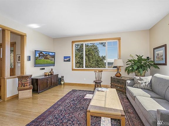 4th image of 251 N Victory Ave