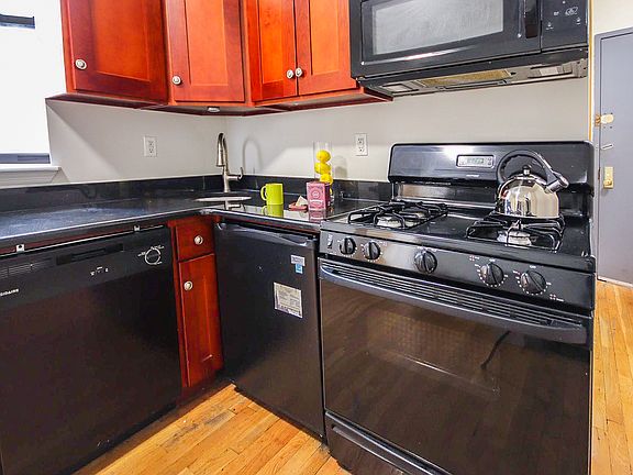 5th image of 218 E 6th St #4GRDN