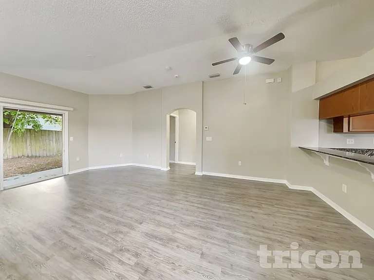 11759 Lynmoor Dr — Photo 4