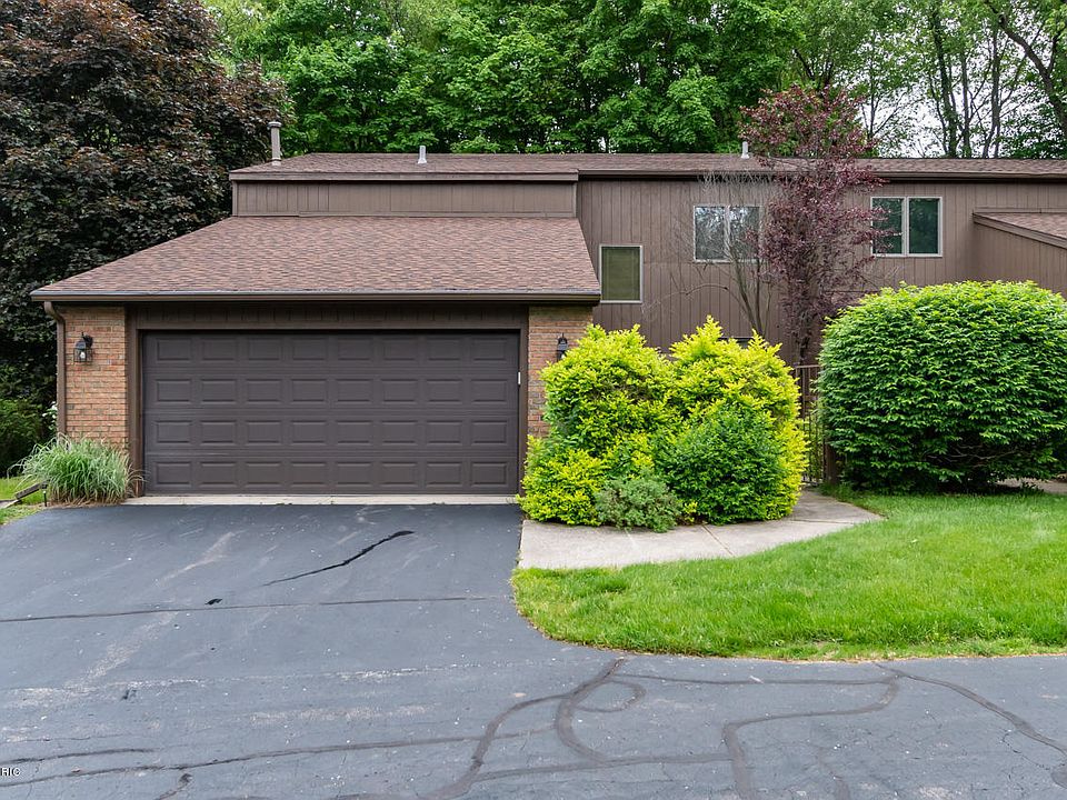 1st image of 123 Merriweather Ln #15