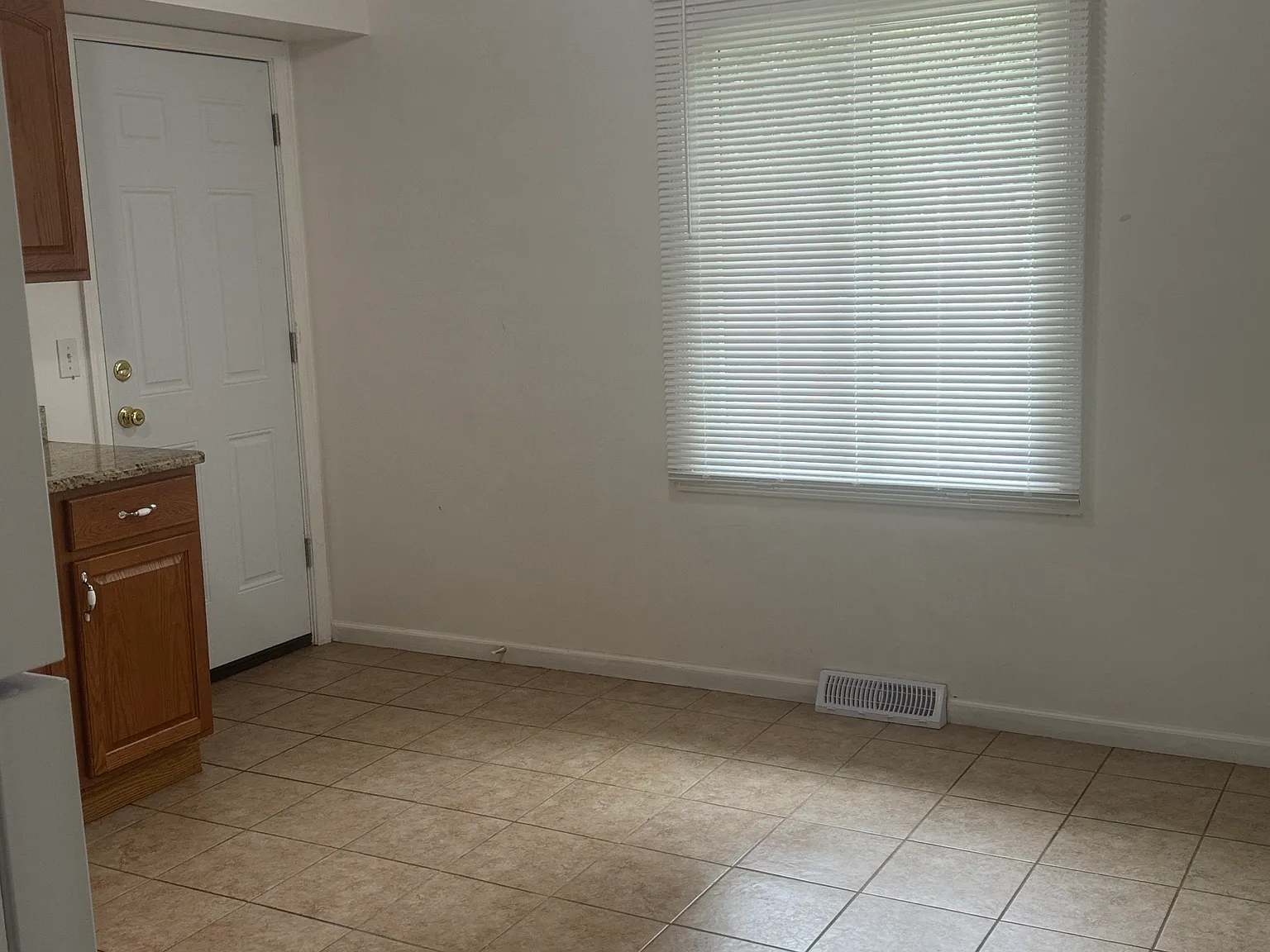 2 bed, 1.5 bath, 1000 sqft, $1,805 — Photo 4