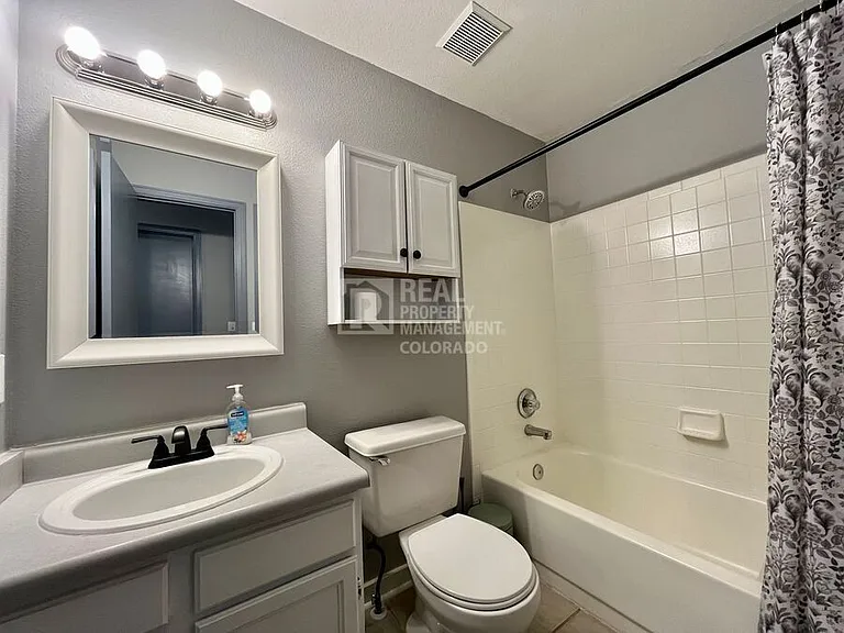 4353 Netherland St — Photo 10