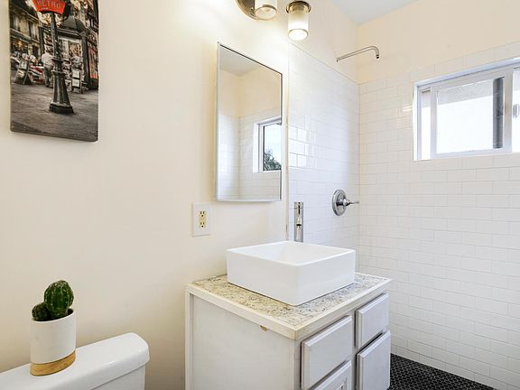 5th image of 5401 Smiley Dr APT 2
