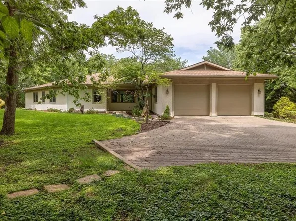 1825 Castle Pine Ct, Lawrence, KS 66047