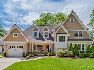 979 Oxford Rd, Glen Ellyn, IL 60137