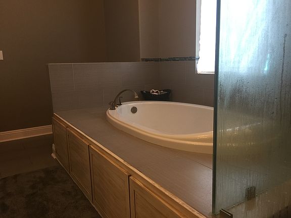 4th image of 203 Quiet Oaks Dr