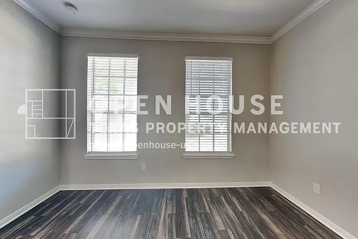 4 bed, 2.5 bath, 2566 sqft, $2,340 — Photo 4