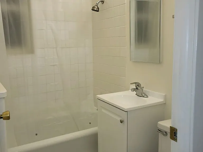 2633 W Ainslie St — Photo 10