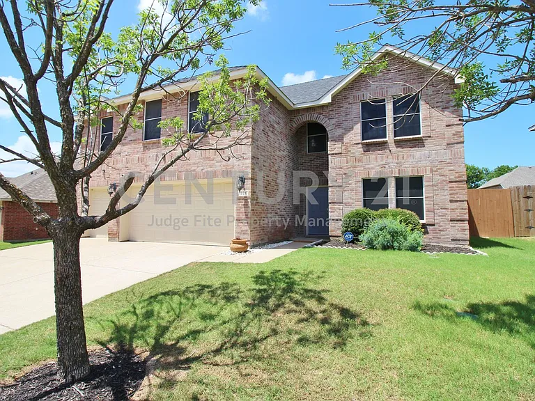 928 Oakcrest Dr — Photo 1