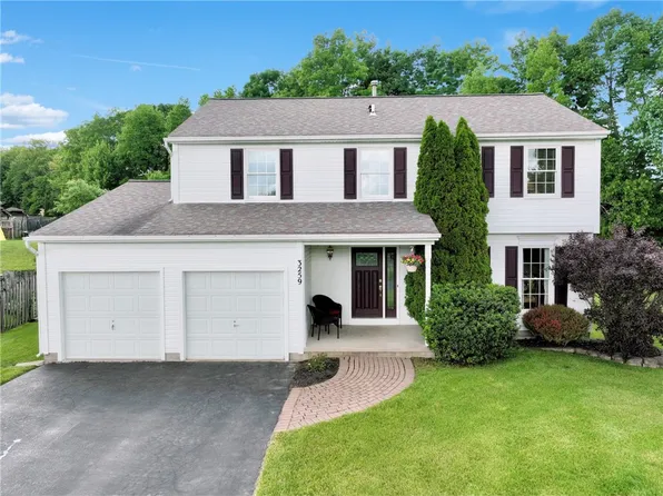 3259 Green Tree Dr, Walworth, NY 14568