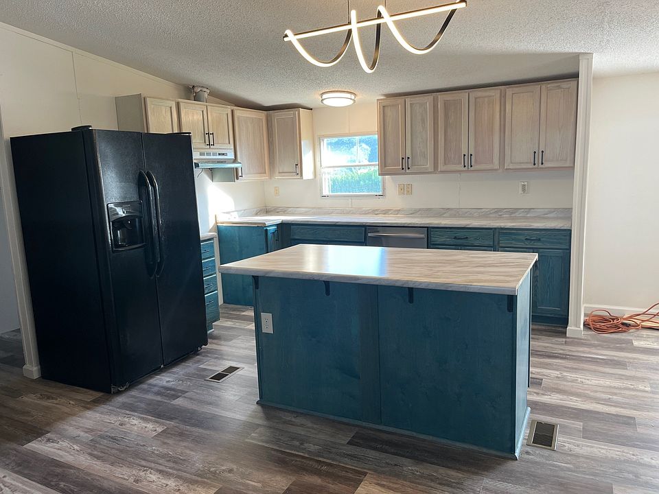 Kitchen (Stove & Sink goes in this wkend