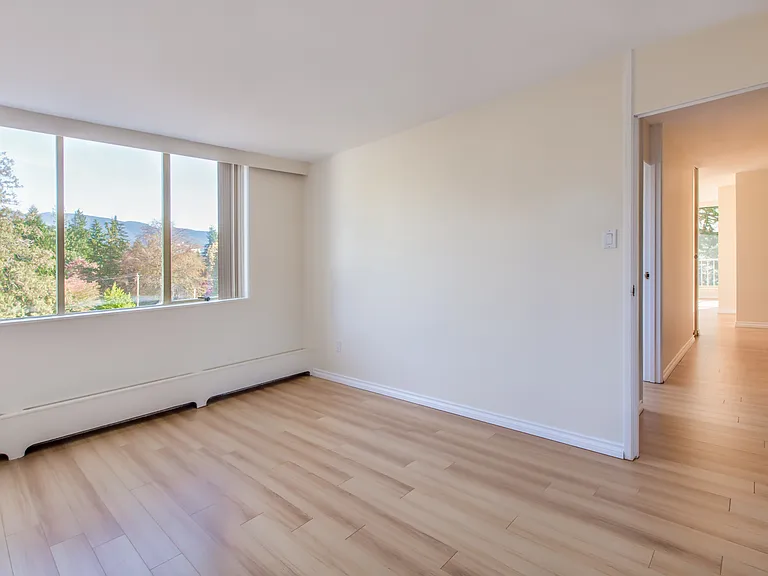 2025 Bellevue Ave — Photo 12