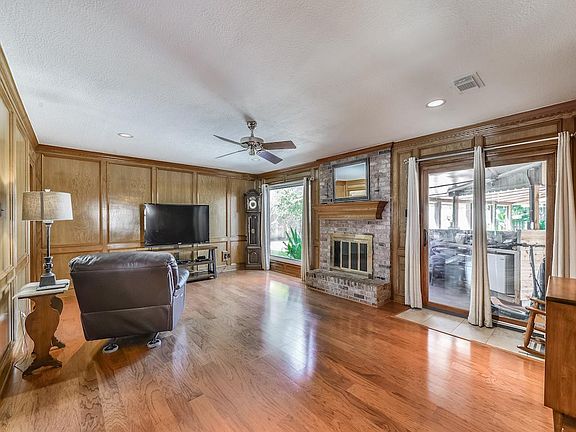 3rd image of 1611 Calveryman Ln