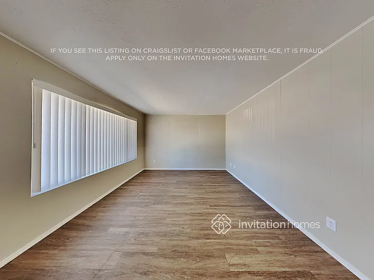 4408 N 90th Dr — Photo 3