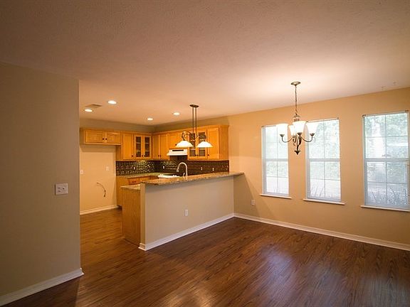 4th image of 1417 Edgewood Cir