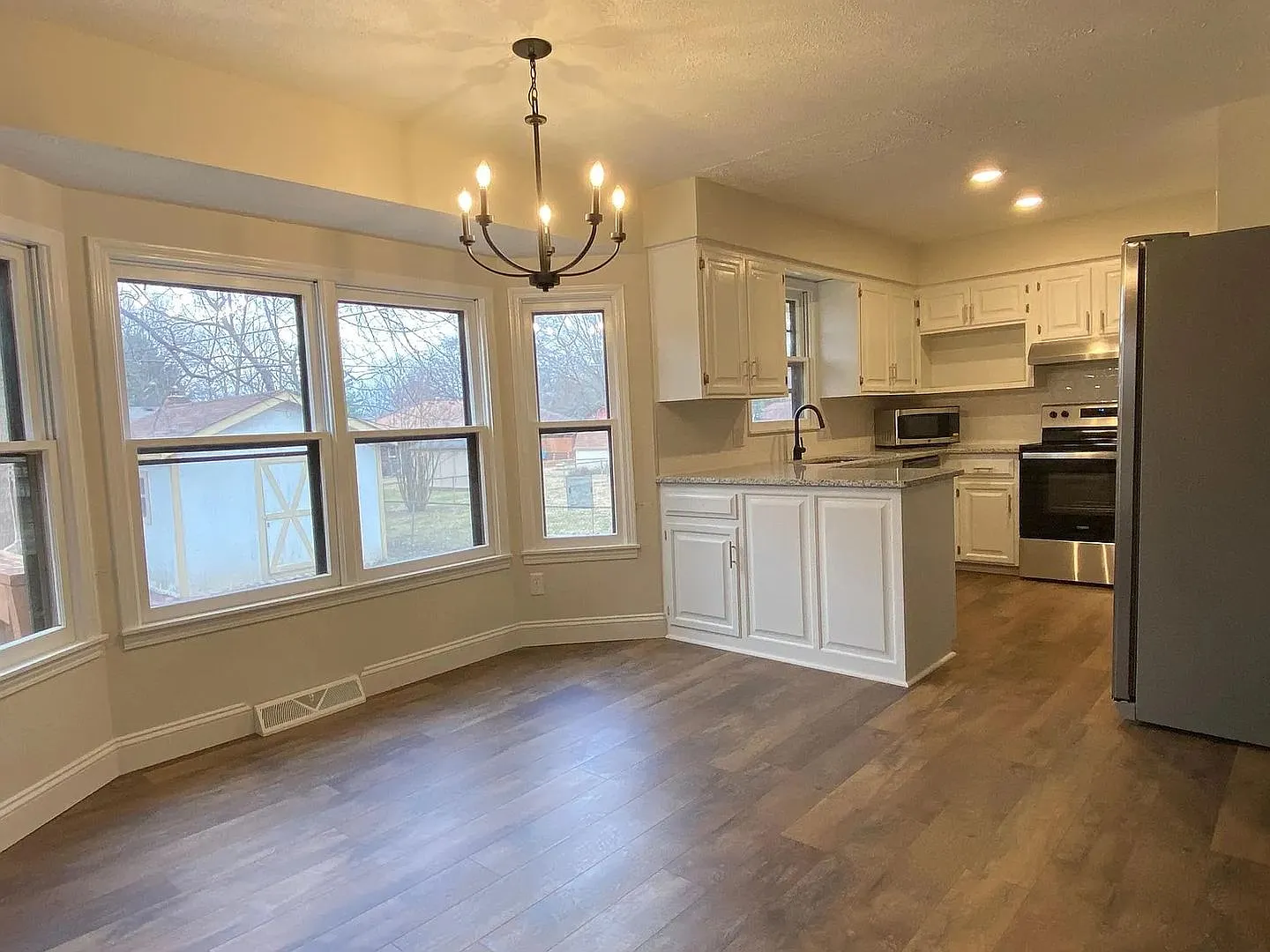 Charming 3-Bedroom Home in a Great South Springfield Location! — Photo 1
