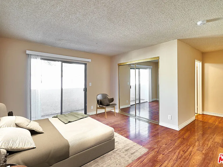 820 S Saint Andrews Pl #203 — Photo 7