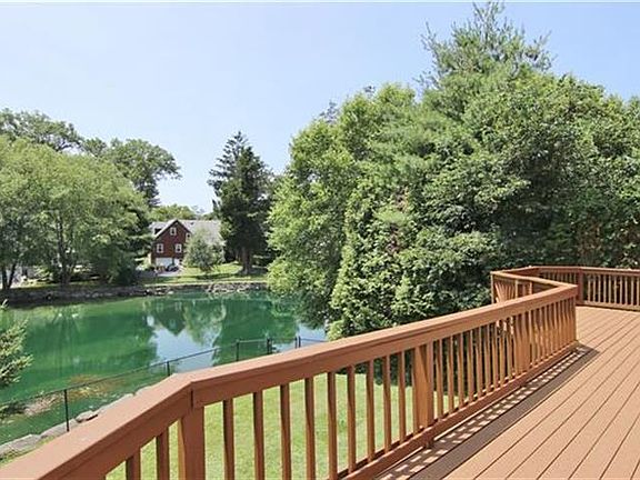 3rd image of 7 Brentwood Ave