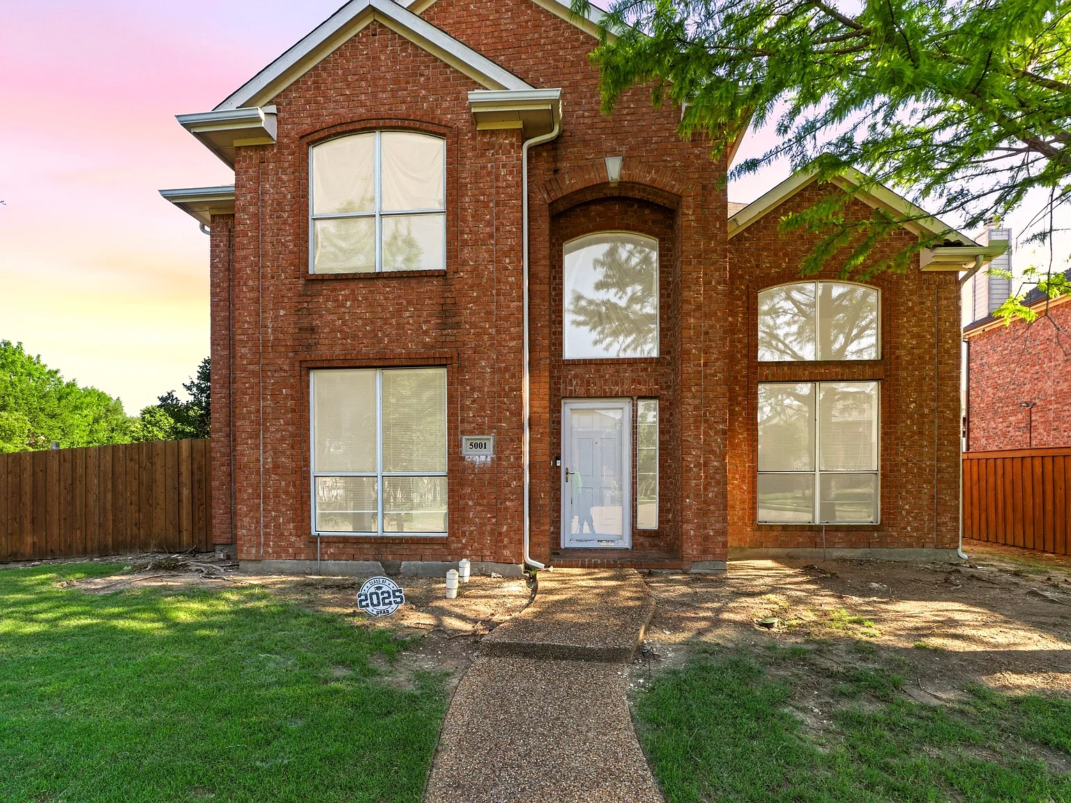 3 bed, 2.5 bath, 2392 sqft, $2,950 — Photo 2