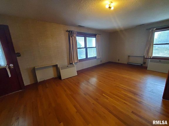 3rd image of 721 130th Ave
