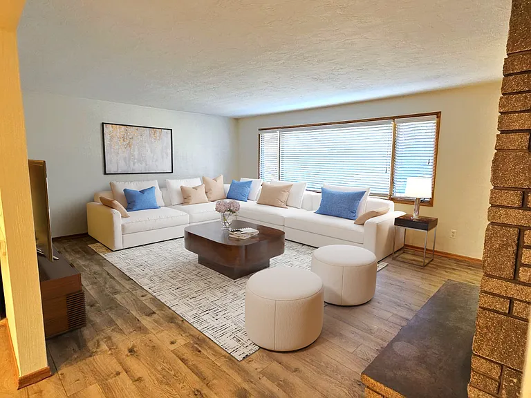 502 NW Sunset Dr — Photo 3