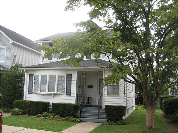 3rd image of 1054 1st Ave