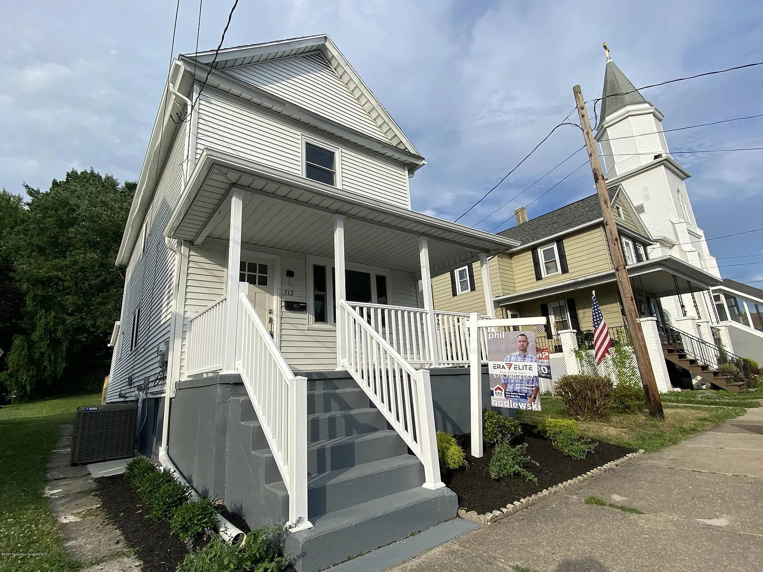313 Vine St photo 1