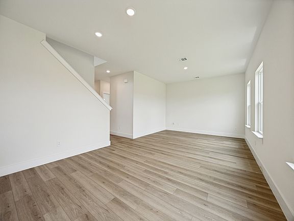 2nd image of 2406 Stonebriar Ln