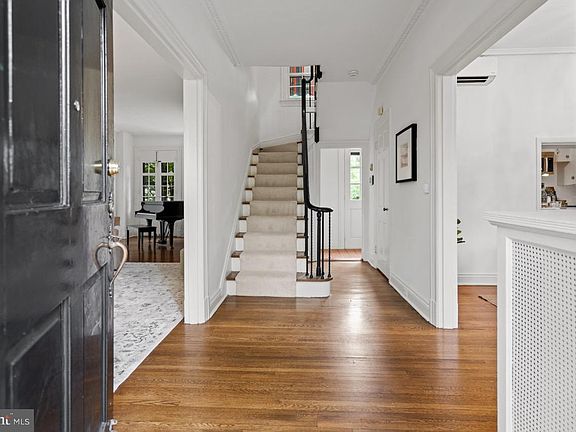 3rd image of 3306 Cathedral Ave NW