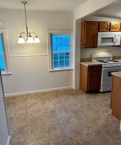 512 S Laurel St — Photo 6