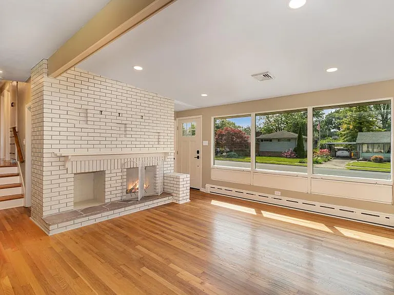 24 Cornell Dr — Photo 3