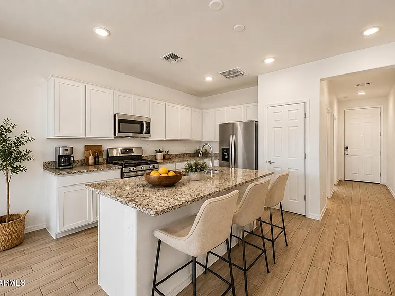 5722 W Getty Dr — Photo 17