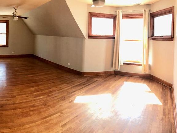 3rd image of 4840 N Leavitt St