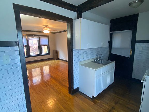 2nd image of 4015 W Melrose St APT 1S