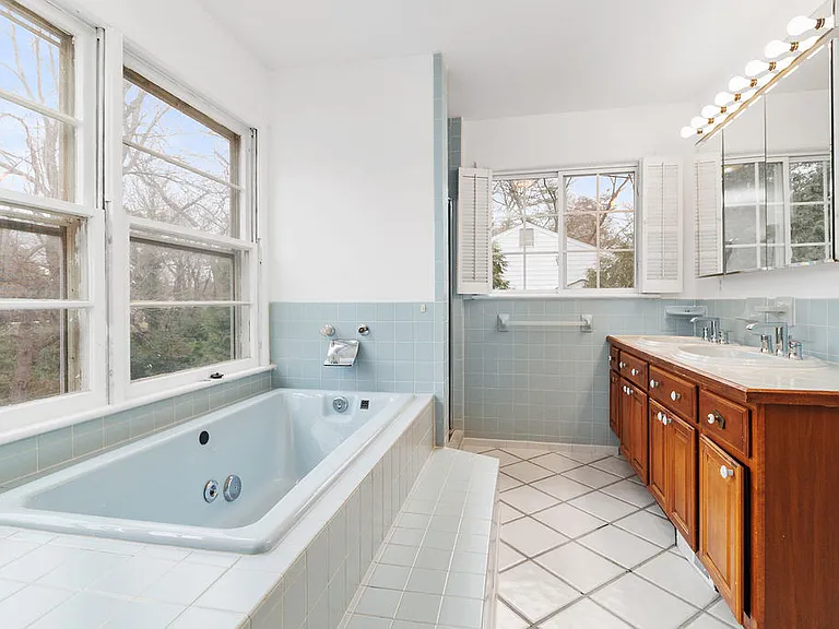 6138 Beachway Dr — Photo 21