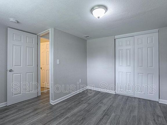 4th image of 805 E Albert Ave